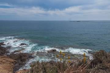 La idílica y triste postal de la costa teldense (Foto Antonio Rico)
